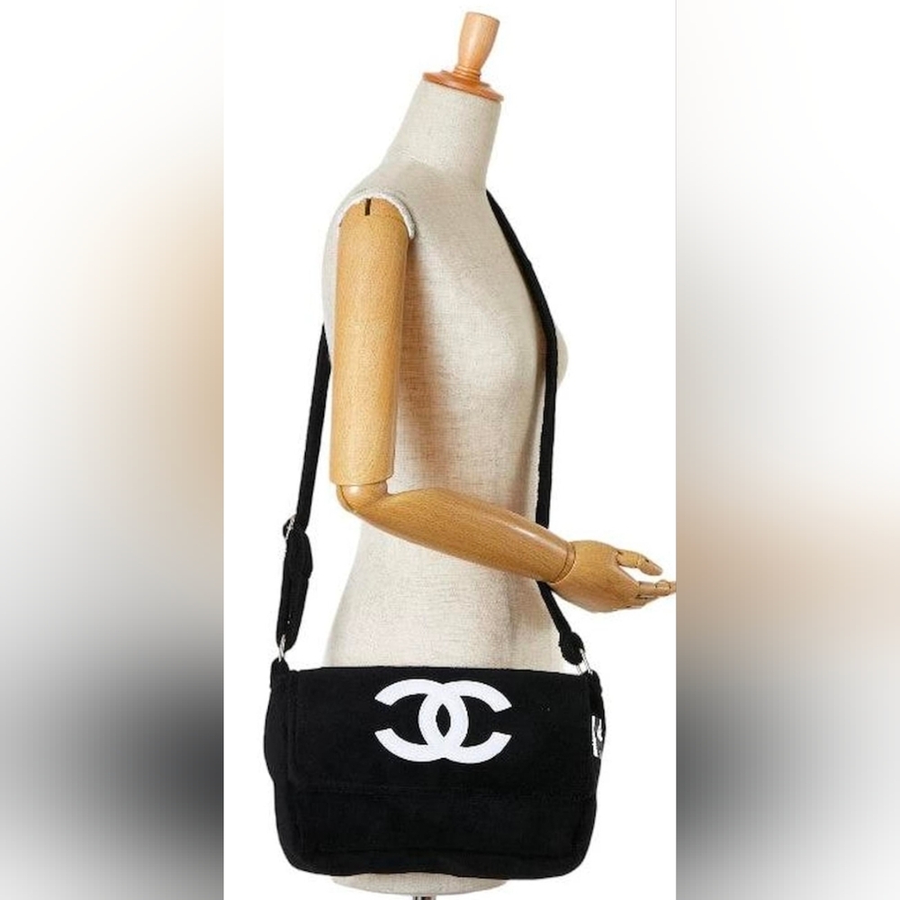 🖤 Chanel Crossbody Bag 🖤 - Picture 16 of 16